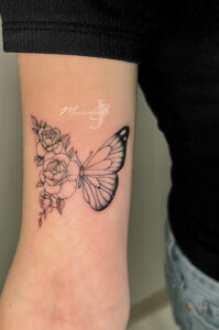 Tatouage floral Marianne